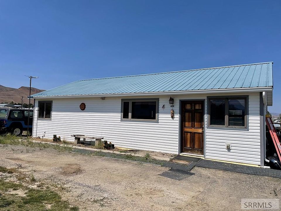 1st image of 610 Apex Ln