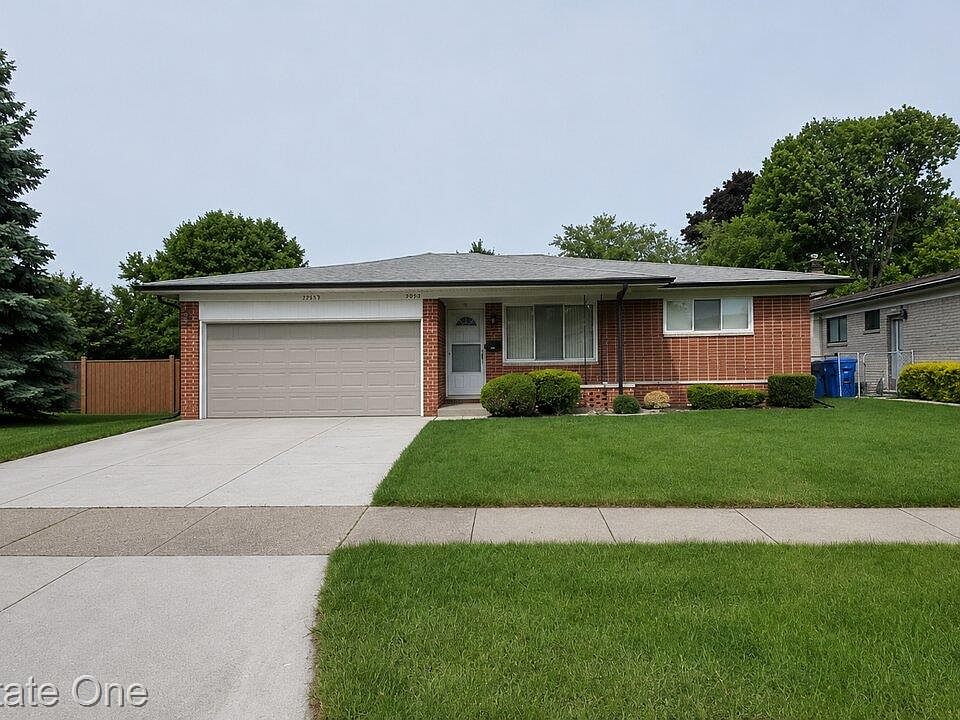 1st image of 27553 Newport Dr