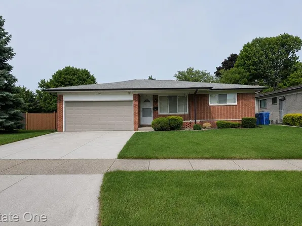 27553 Newport Dr, Warren, MI 48088