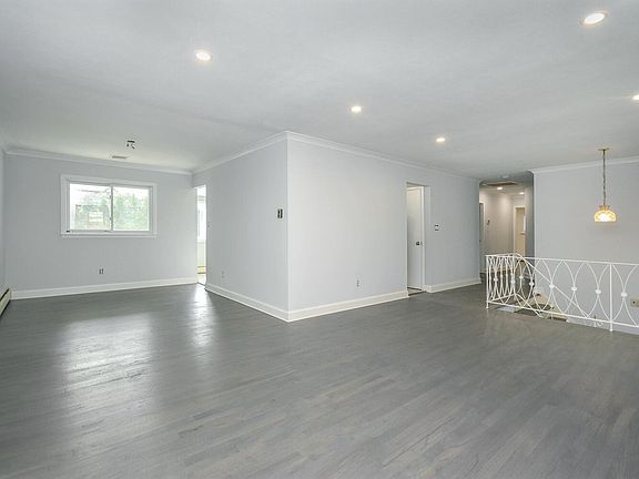 4th image of 21 Glenola Ave
