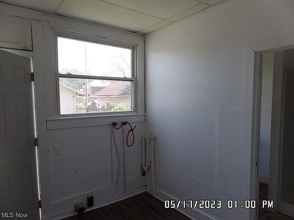 4th image of 1070 Maysville Ave
