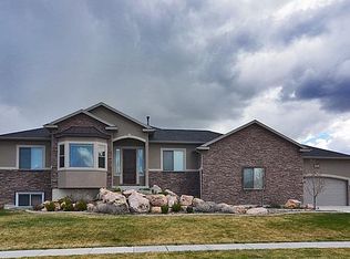 1241 S Shotley Bridge Dr, Syracuse, UT 84075