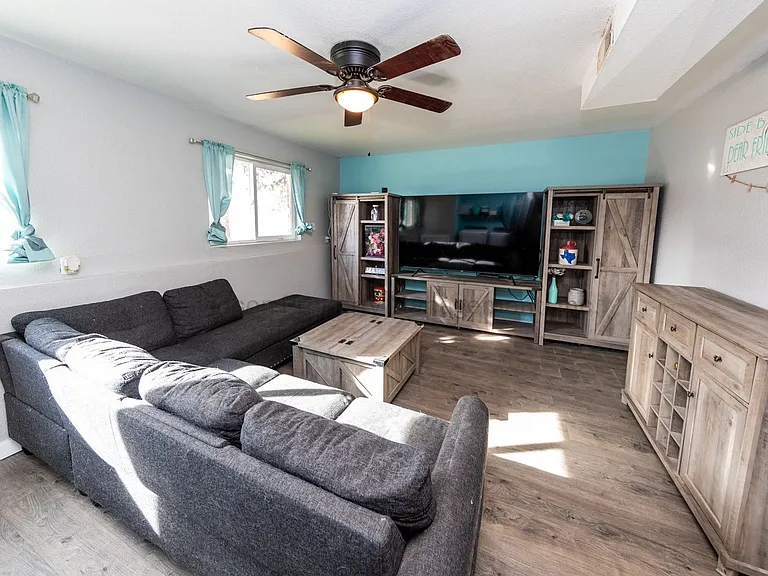 332 Longfellow Dr — Photo 10