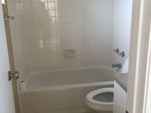 3rd image of 1004 San Remo Cir