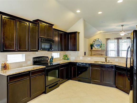 3rd image of 1713 Medina Ln