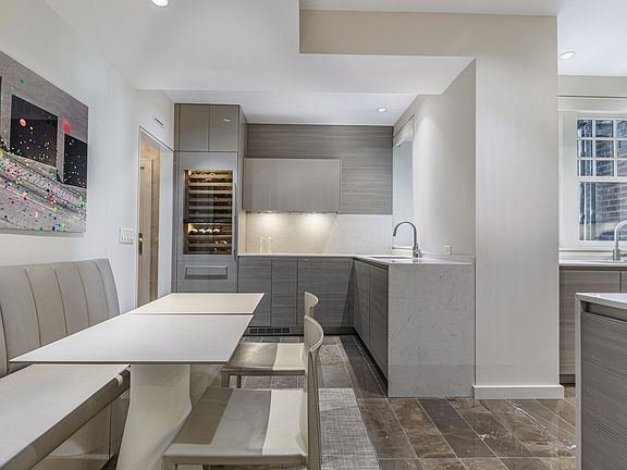 5th image of 232 E Walton Pl #7W