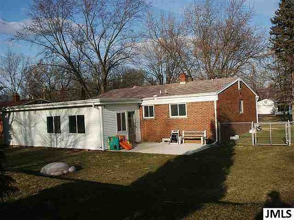 2nd image of 1405 W Southfield Dr
