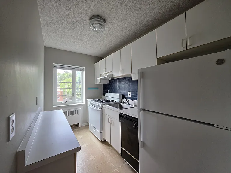 572 Whitney Ave #5-3 — Photo 2