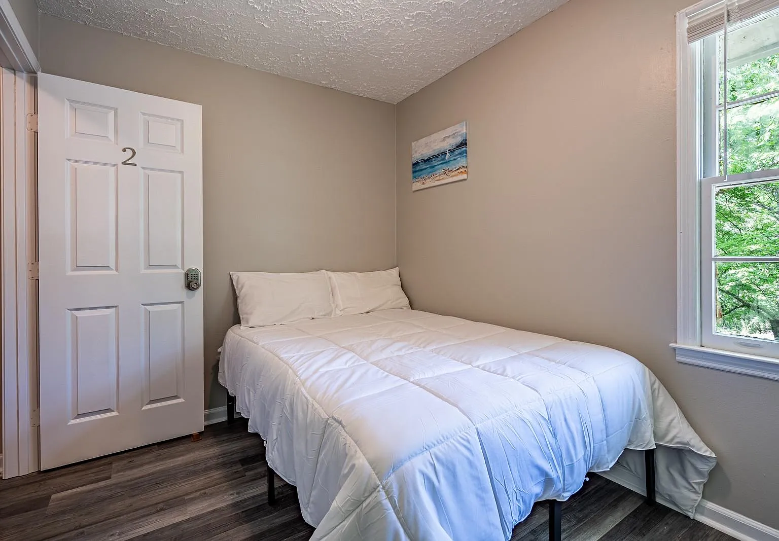 4 bed, 4.0 bath, 1440 sqft, $615 — Photo 2