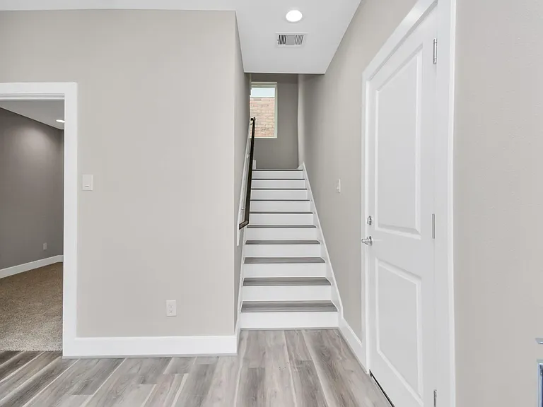 2903 Sherwood Green Ln — Photo 9