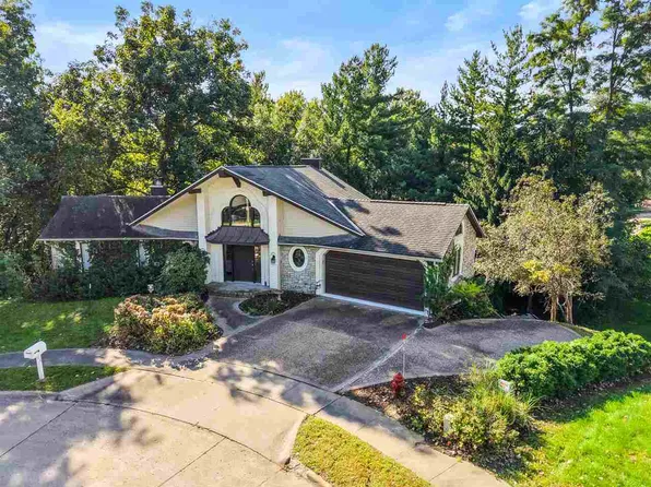 10 Brown Deer Knl, Coralville, IA 52241