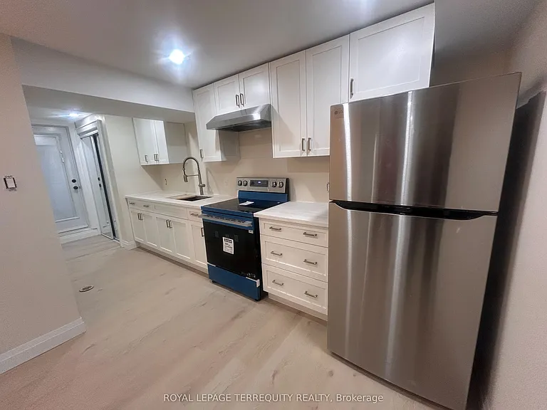 4 Sutton Ct — Photo 2