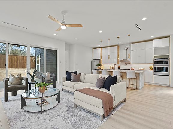 5th image of 4016 Puget St