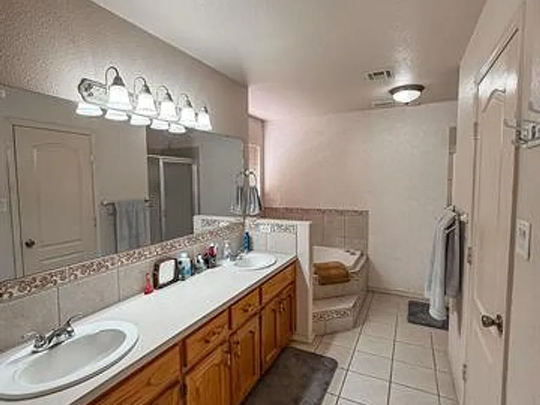 2409 Saguaro Loop — Photo 9