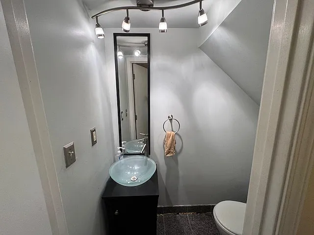 616 N Paulina St #1 — Photo 3