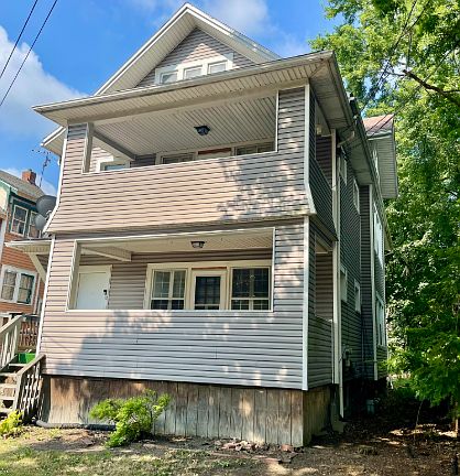 3rd image of 250 Oakdale Ave APT 2
