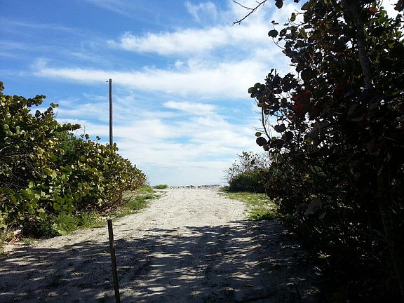 4th image of 6835 Highway A1a