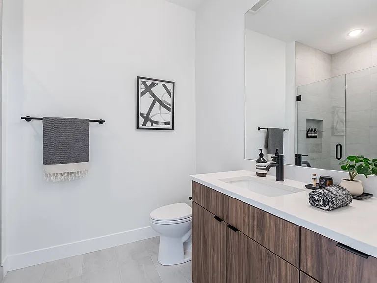 North + Damen — Photo 6