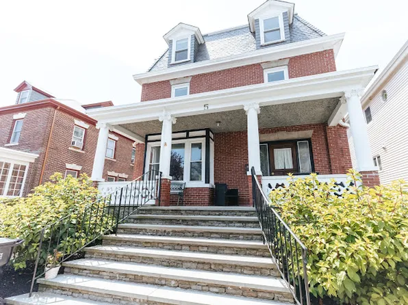 5 Sylvan St, Newport, RI 02840