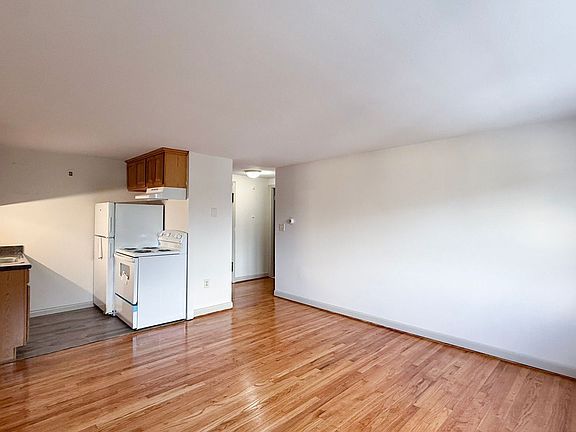 3rd image of 180 Bond St APT C4