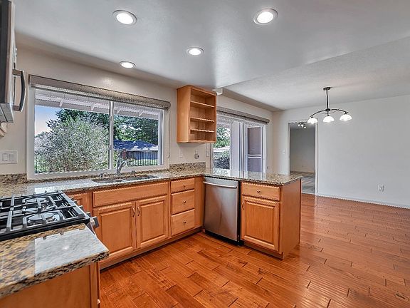 2nd image of 127 Mountain Vista Circle