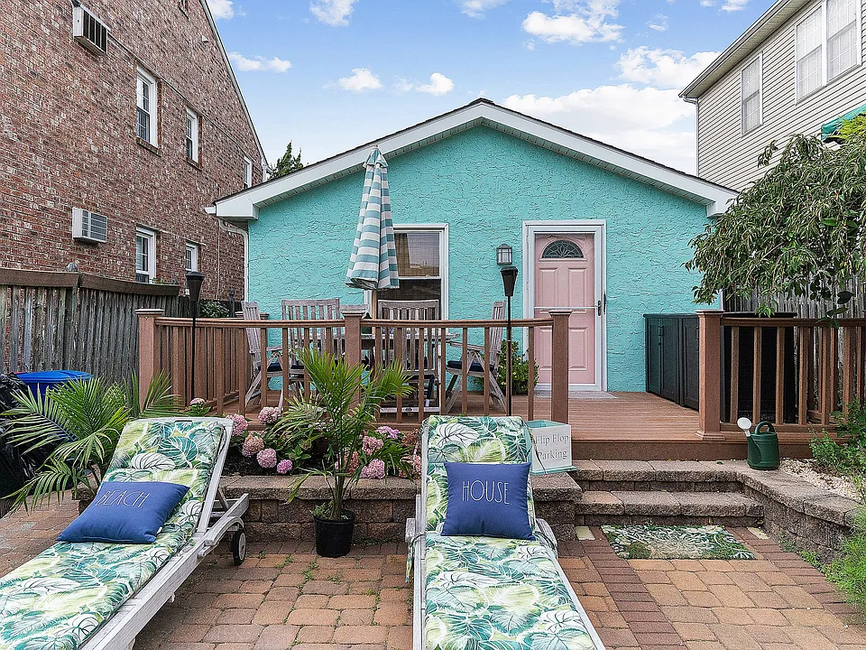 9707 Monmouth Ave