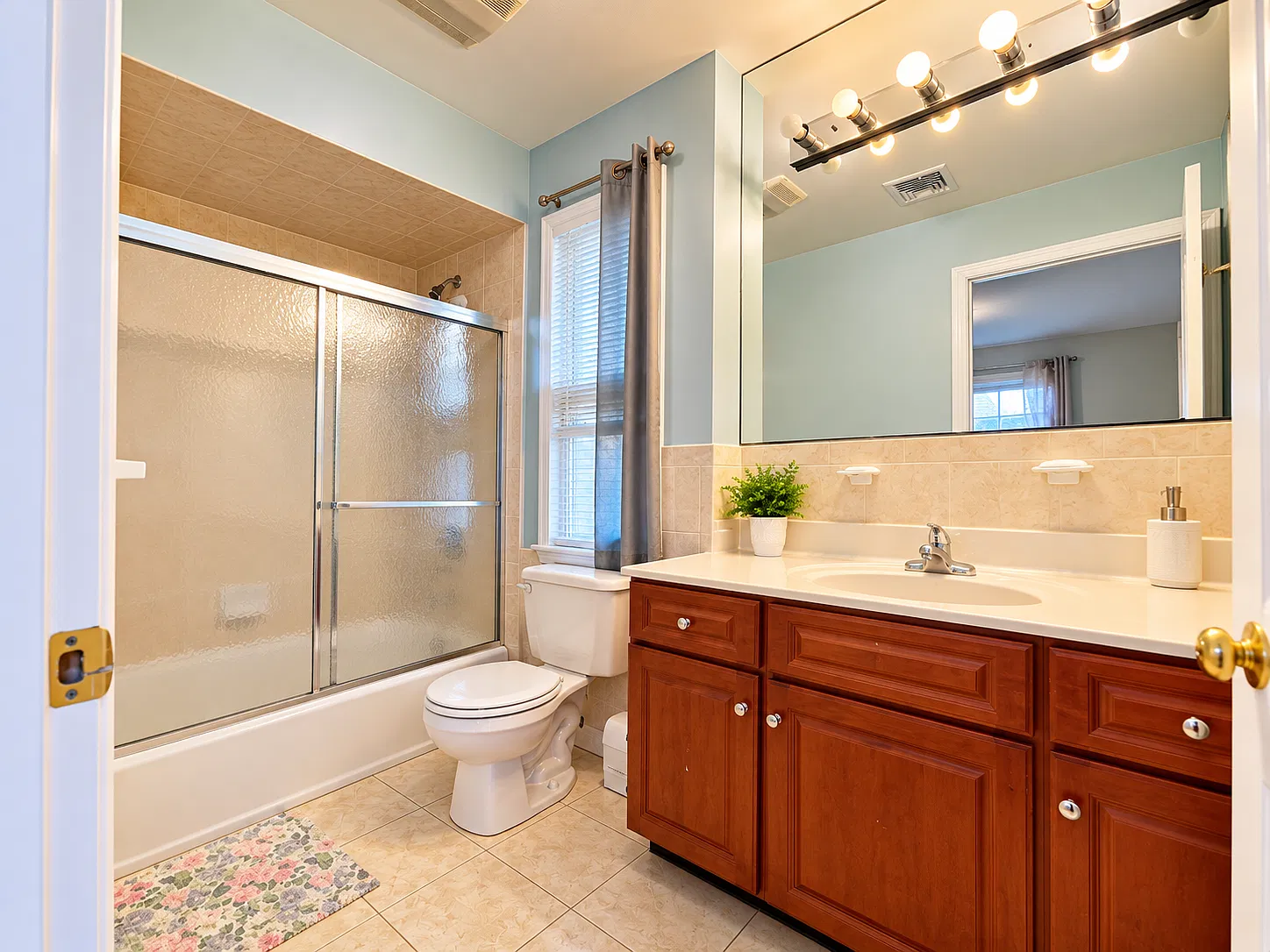 1 bed, 250 sqft, $1,200 — Photo 3