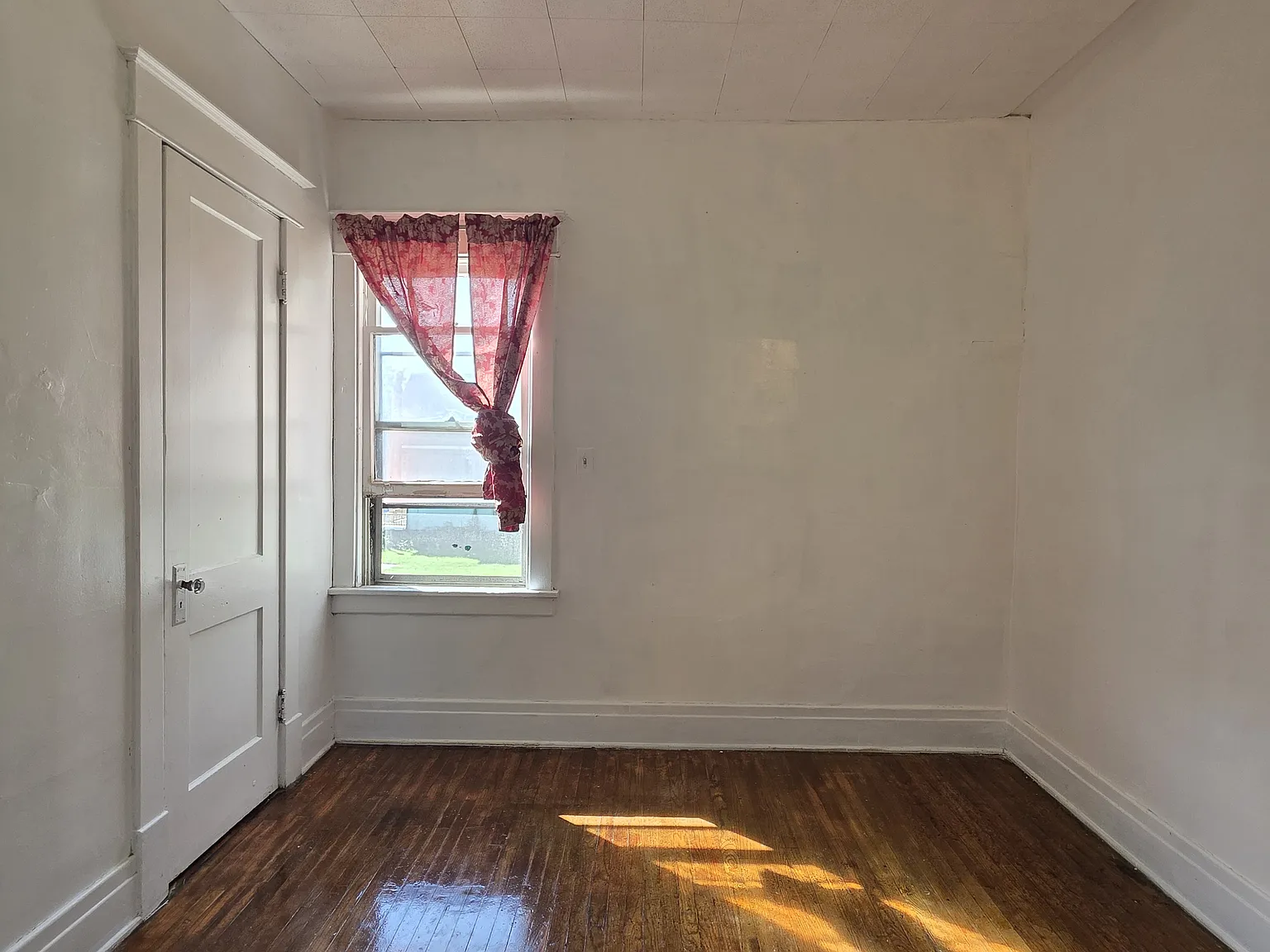 3 bed, 1000 sqft, $1,100 — Photo 4