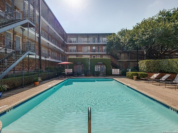4th image of 8401 N NEW BRAUNFELS AVE #105