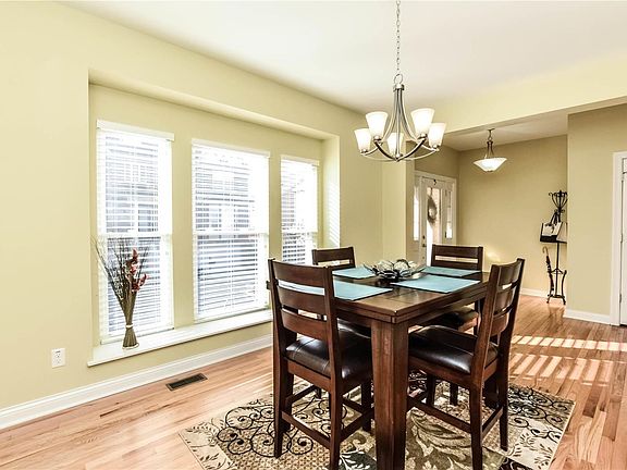 5th image of 3810 Linden Tree Ln