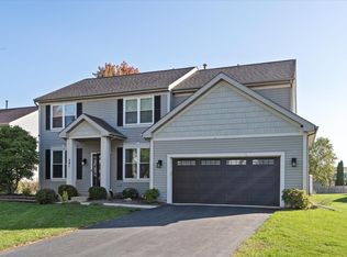 341 Messenger Cir, North Aurora, IL 60542