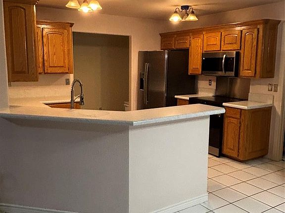 4th image of 305 Sierra Vista Ct
