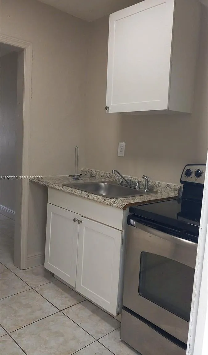 Coral Bay Manor — Photo 3
