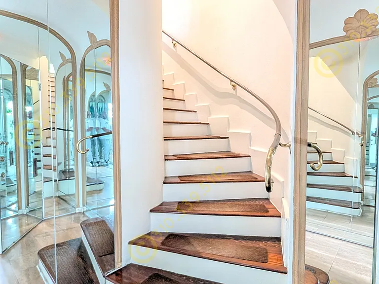 969 N Doheny Dr #1/2 — Photo 11