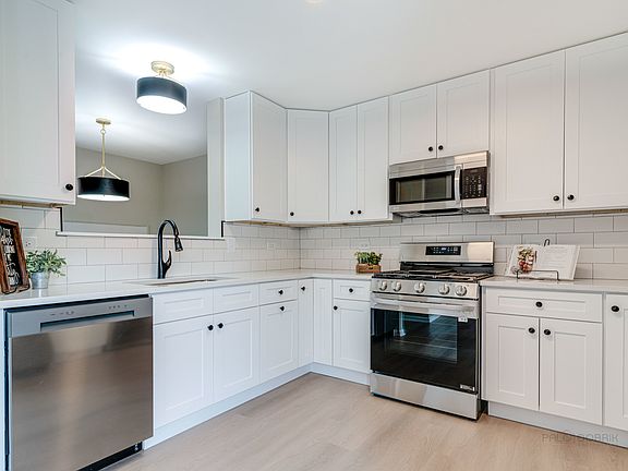 5th image of 364 Holiday Ln #364