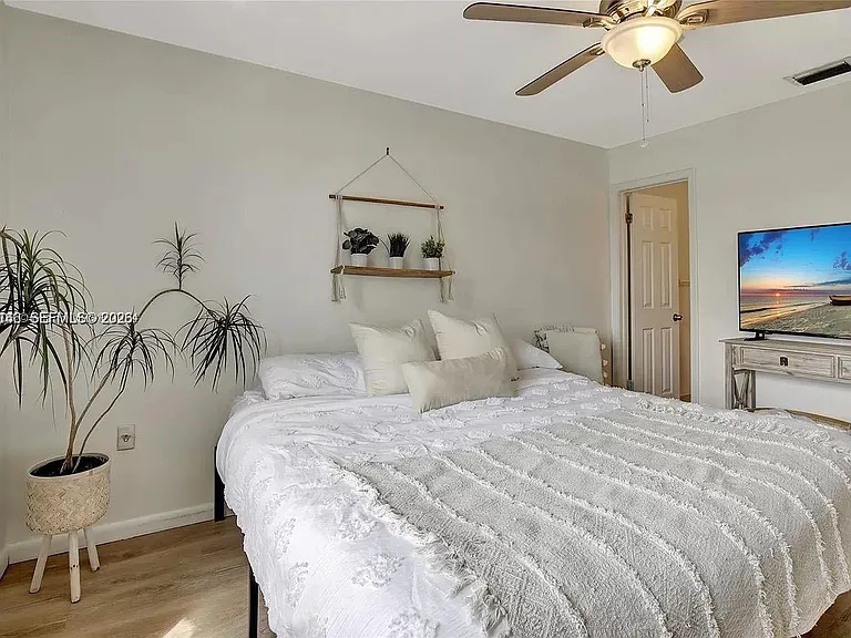 561 NW 100th Pl #201 — Photo 6