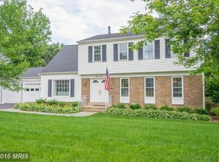 8118 Lake Pleasant Dr, Springfield, VA 22153