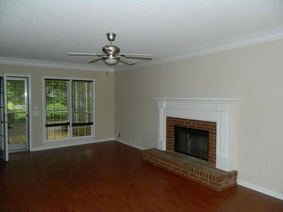 4th image of 3278 Woodrock Ln