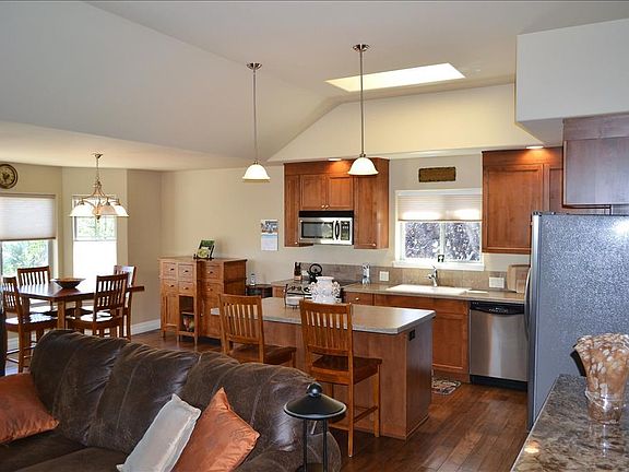 4th image of 580 Victoria Falls Dr