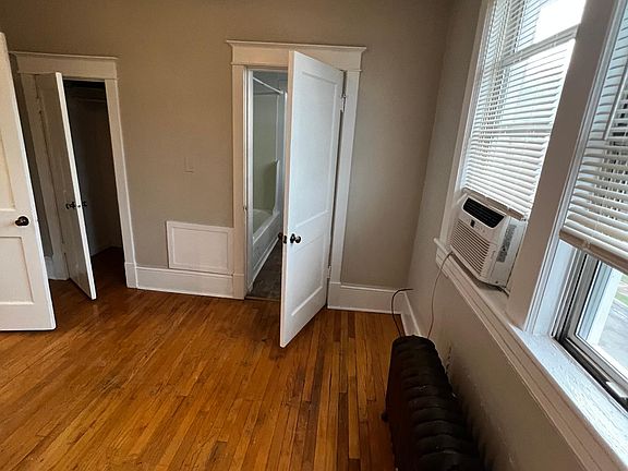 5th image of 378 Elm Ave SW APT 8