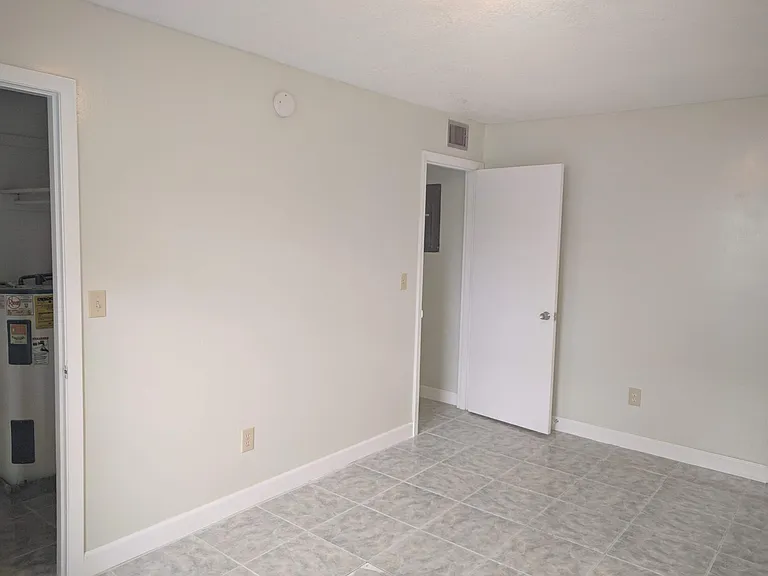 1306 E Muriel St #UPSTAIRS — Photo 7