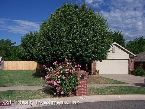 1st image of 104 Mountain Oaks Dr