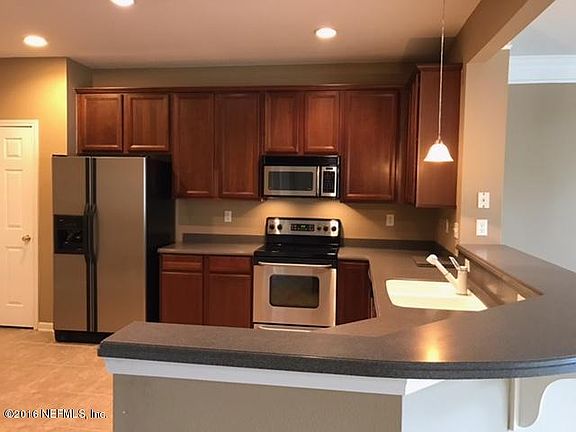 2nd image of 11105 Castlemain Cir W