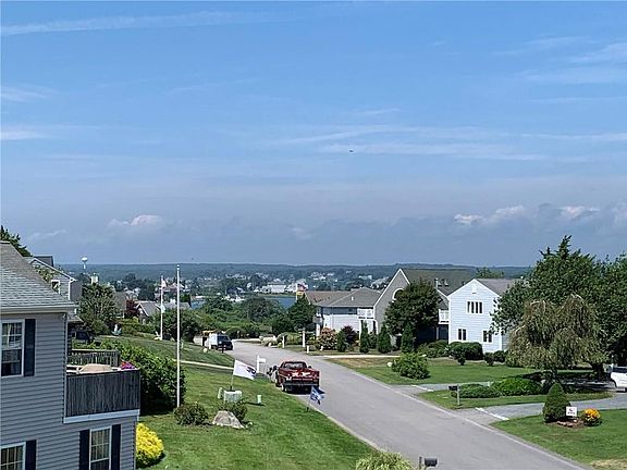4th image of 42 Carver Ln