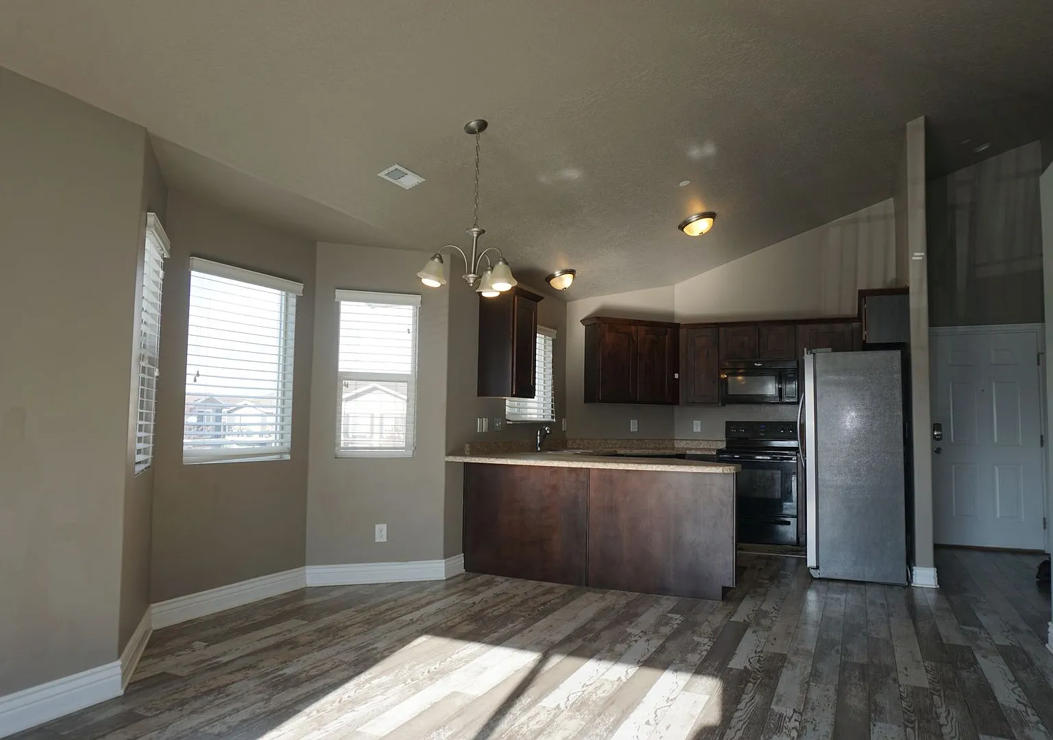 Pet Friendly Sandy 3 Bedroom Condo — Photo 3