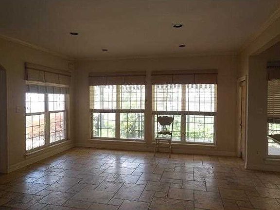 4th image of 2094 N Cross Dr