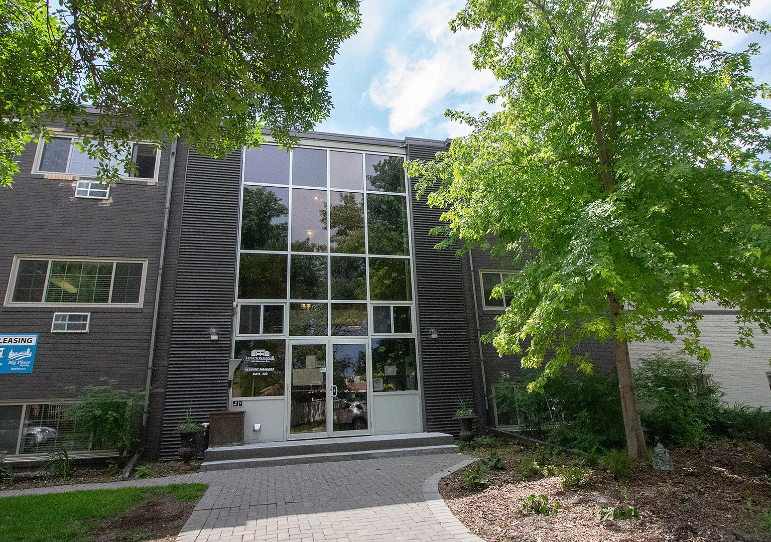 1080 Moncton Avenue — Photo 1