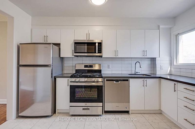 Toronto Townhouse for rent - 2 Bedrooms — photo 3