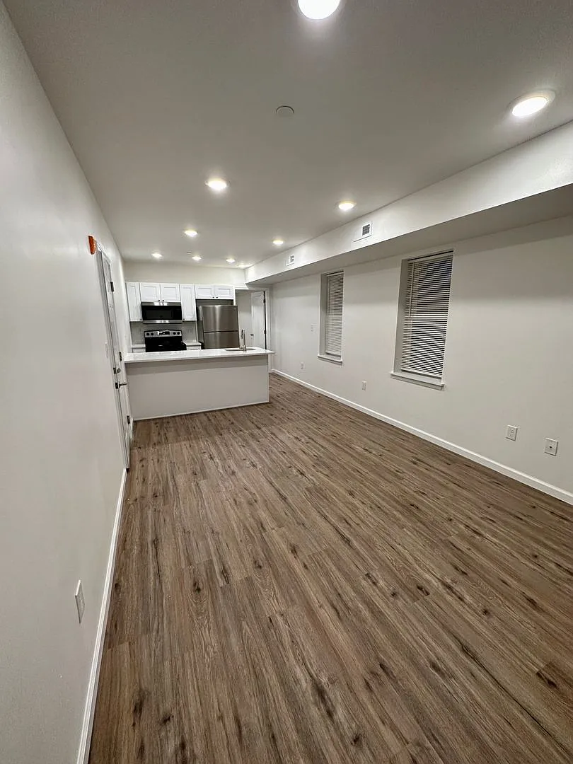 4224 Brown St — Photo 4