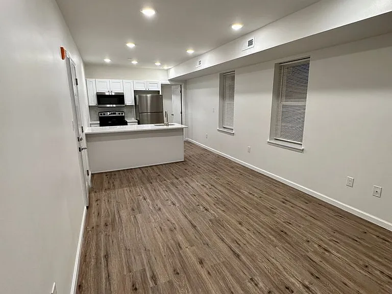 4224 Brown St — Photo 4